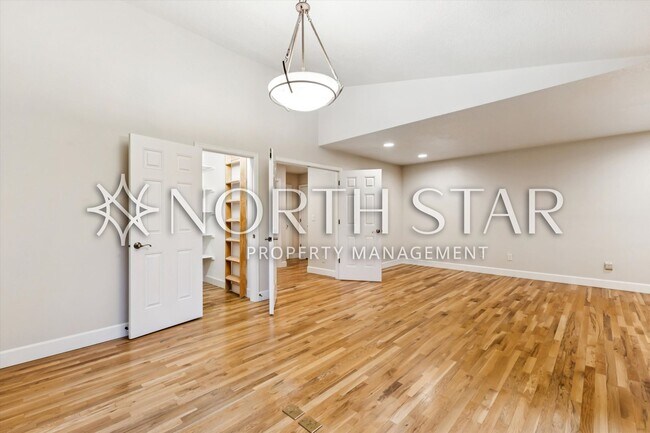 Building Photo - Escape to the Country, Spacious Contemporary in Wilsonville with Shop