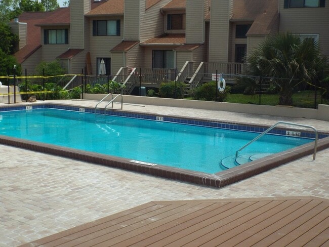 Building Photo - Brookside Townhome with Downstairs Bedroom, Updated Kitchen, and Access to Pool & Tennis