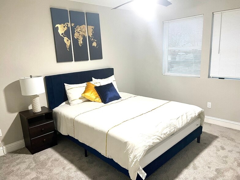 Owner's suite - 5830 Grayson St