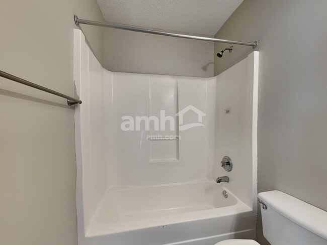 Building Photo - 121 Golden Crest Ct