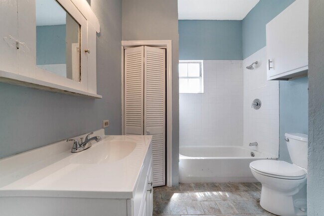 Building Photo - 612 Martinique Ave