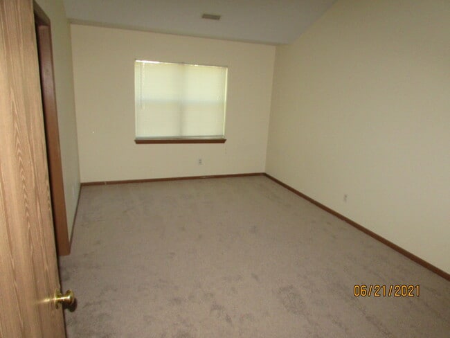 Building Photo - 10 Woodridge Ct