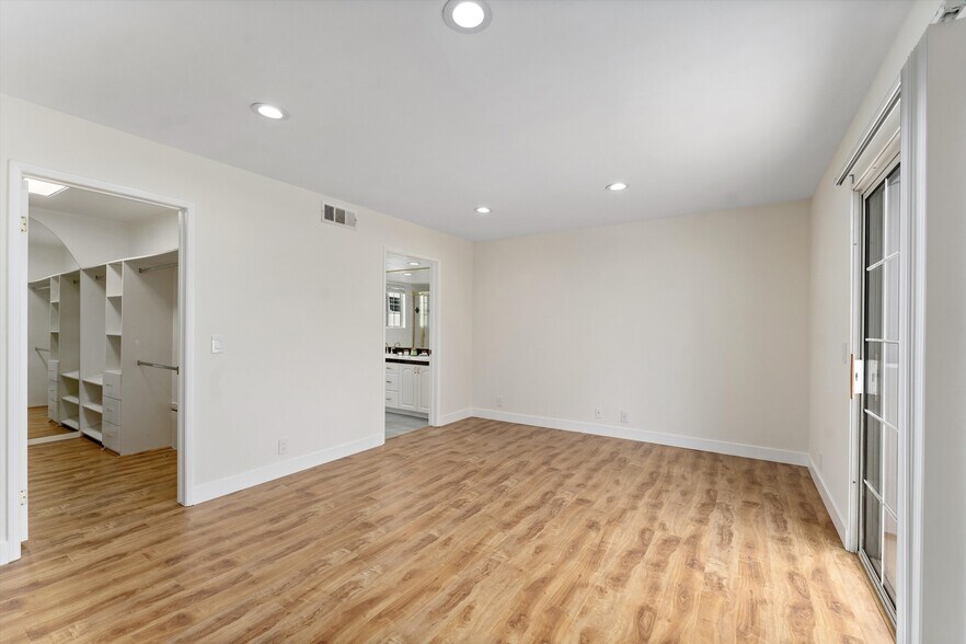 Building Photo - 1338 Yale St