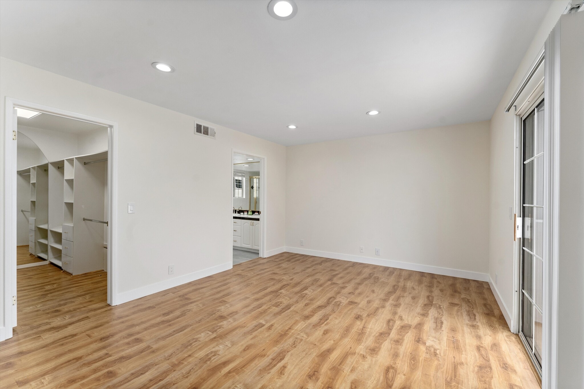 Building Photo - 1338 Yale St