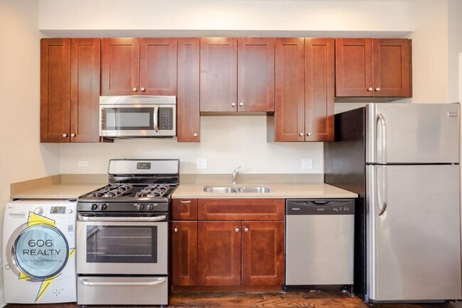 Building Photo - 647 W Deming Pl