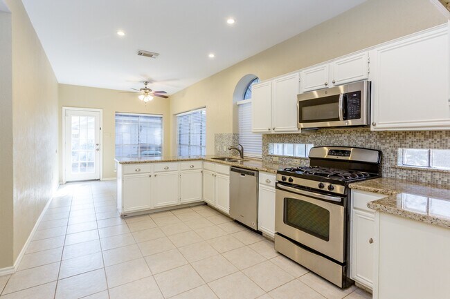 Building Photo - 6926 Shady Ln