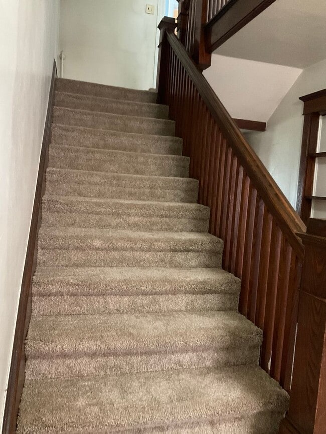 Building Photo - 112 W Main St