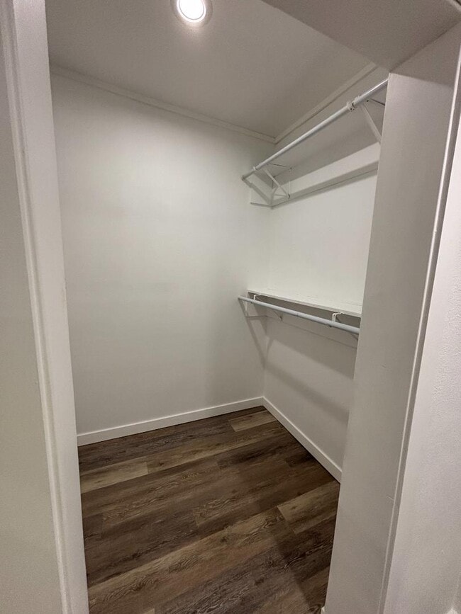 Building Photo - 309 N Allis St