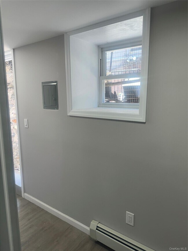 Building Photo - 839 Lenox Rd