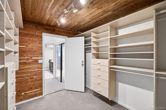 Building Photo - 6 Raven Way