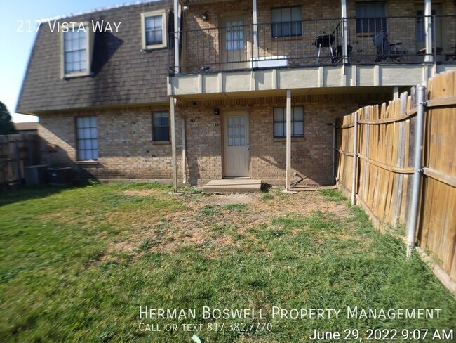 Building Photo - 217 Vista Way