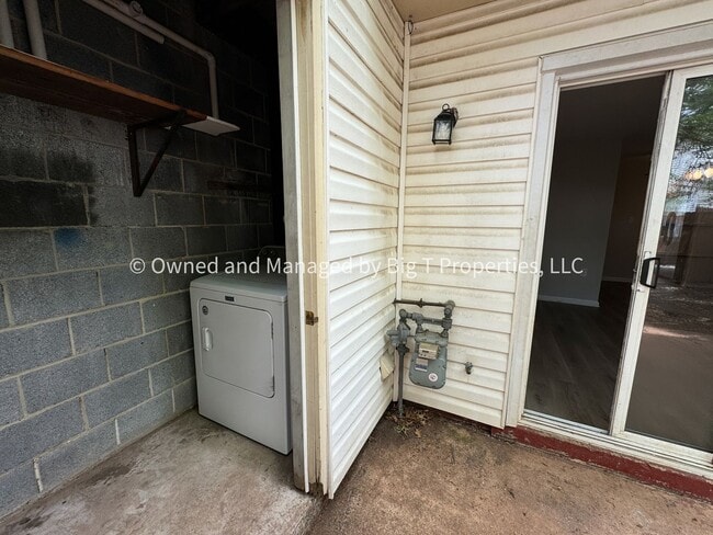 Building Photo - 3bd/2.5ba Townhome in Manassas Available!