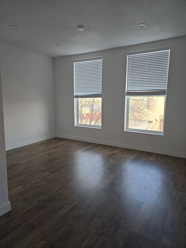 Building Photo - 124 E Main St