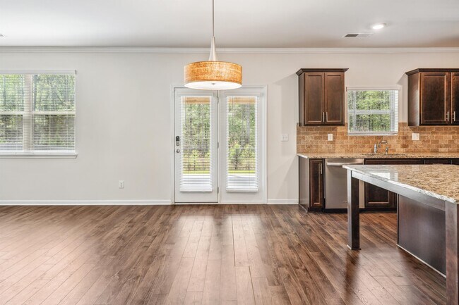 Building Photo - 3092 Hawthorn Farm Blvd