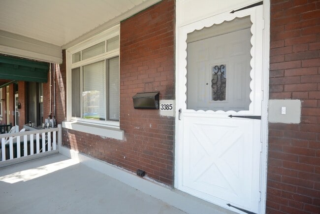 Building Photo - SPACIOUS AND MODERN HOUSE IN OAKLAND AVAILABLE AUGUST!