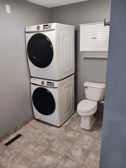 Laundry - 615 S Main St