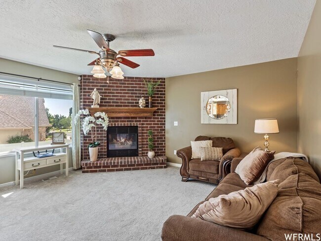 Building Photo - 3-bedroom, 2.5-bathroom home