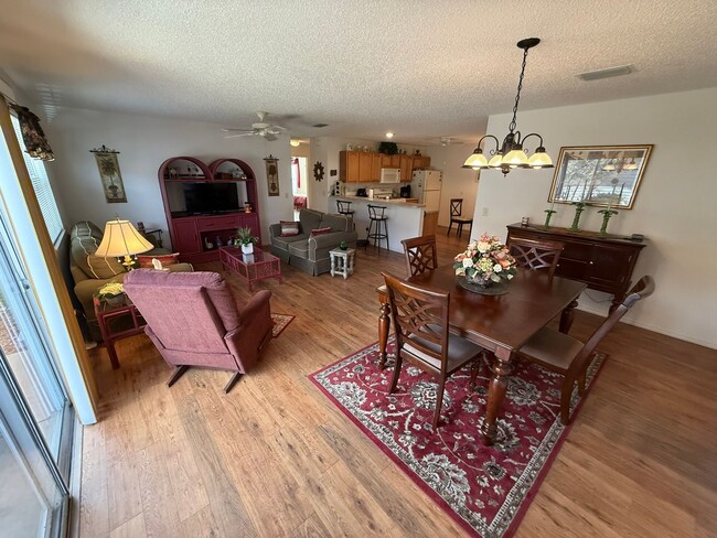 Building Photo - Charming SEASONAL 2+2 Villa in the Village of Sabal Chase