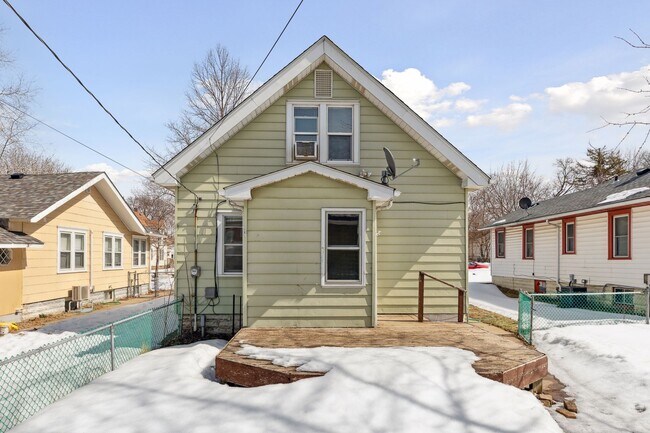 Building Photo - 1119 Matilda St