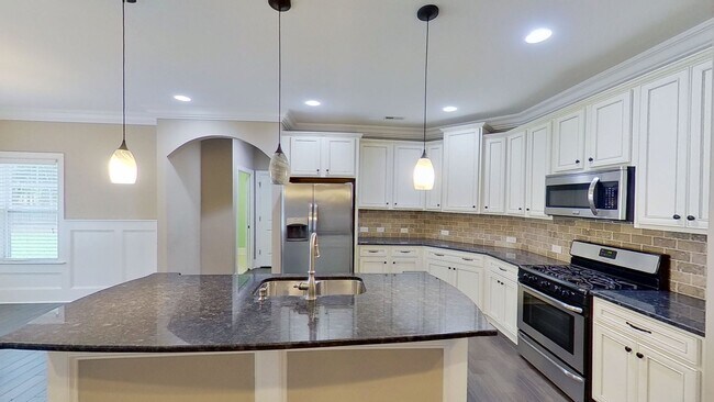 Building Photo - Custom 4 BD/2.5 BA Home with Community Pool, Water Access and Day Dock!