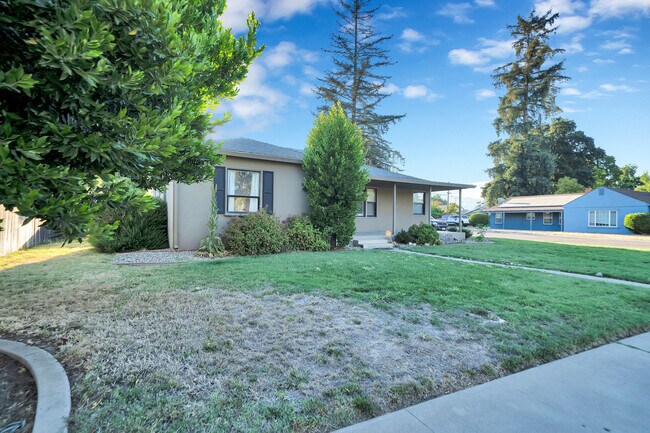 Primary Photo - 1301 S Lee Ave