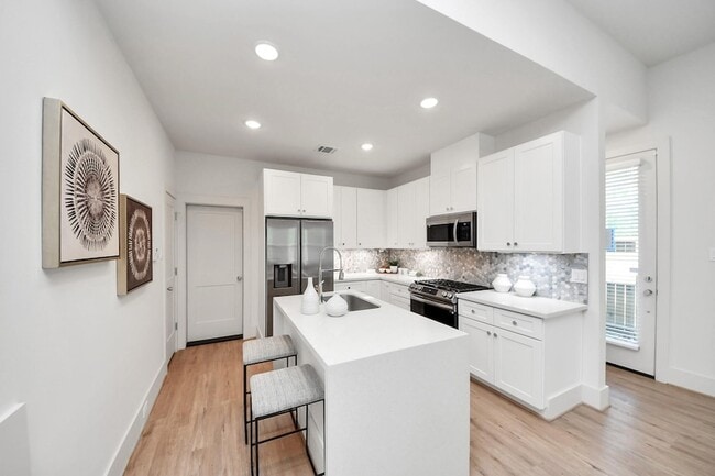 Building Photo - 1047 Glenn Ave