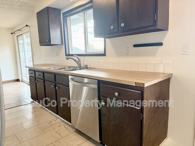 Building Photo - 425 S 8th St