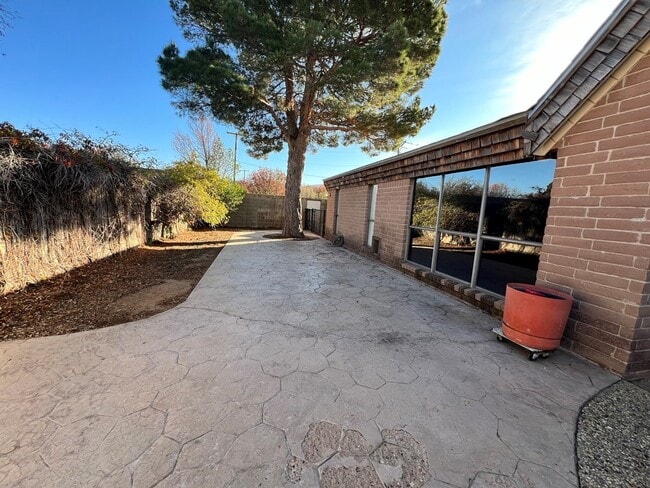 Building Photo - 10 Arroyo-Santiago