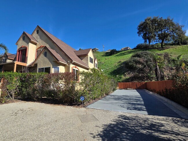 Building Photo - Very nice custom Camarillo 4+4 family home in great private location!