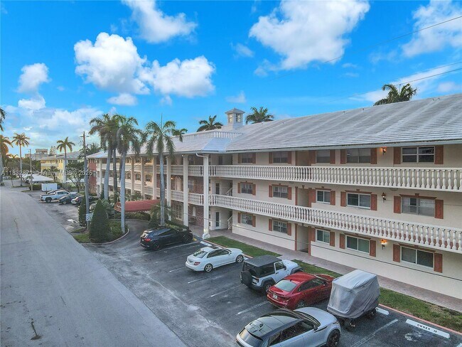 Building Photo - 3051 NE 47th Ct