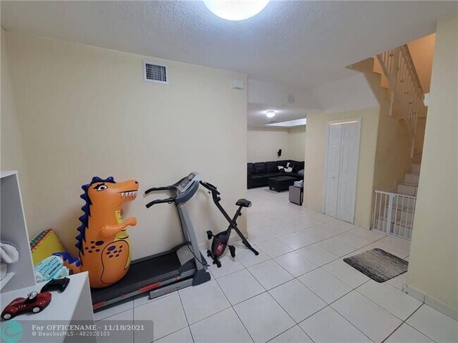 Building Photo - 7260 NW 174th Terrace