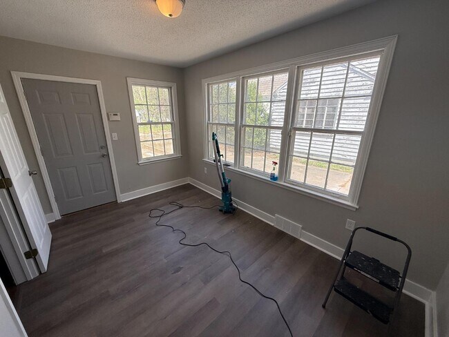 Building Photo - 629 Catalpa St