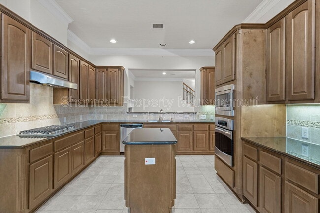 Building Photo - 2919 Royal Oaks Grove