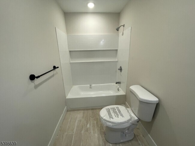 Building Photo - 119-121 Lewis St