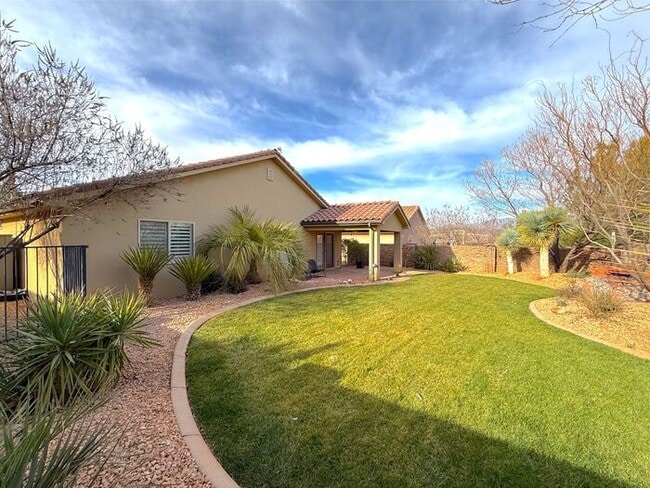 Building Photo - 3 bed, 2 bath home with 2 car garage