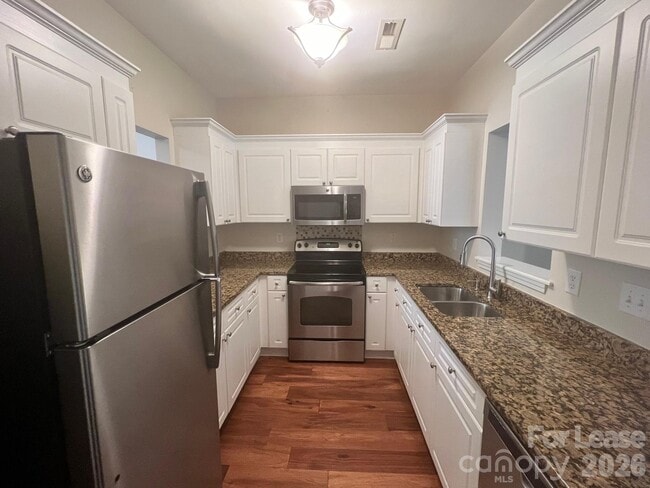 Building Photo - 819 Northeast Dr