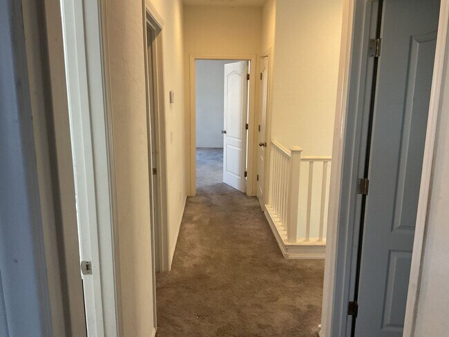 Building Photo - Stunning 4-Bedroom Home with Pool, Fire Pit & Solar in Boulder Ranch!