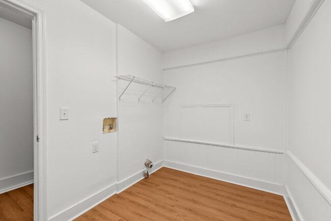 Building Photo - Beautiful 3 Bedroom 2 Bath