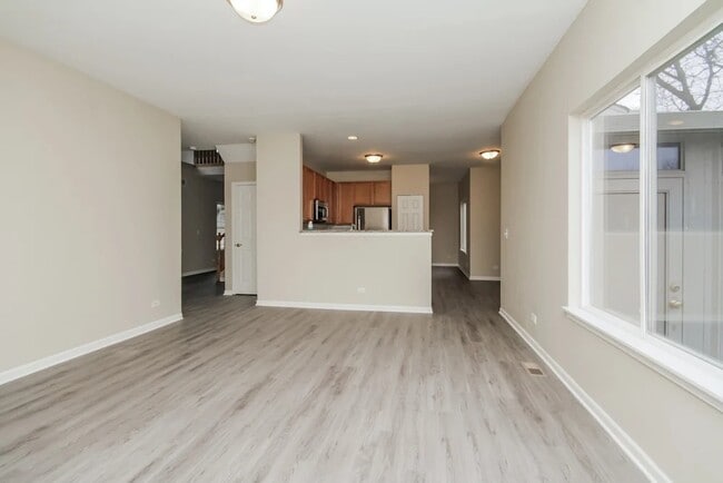 Building Photo - 1942 Royal Ln