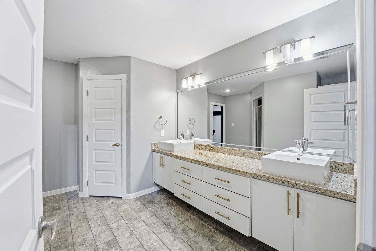 Building Photo - 4000 S Las Nubes