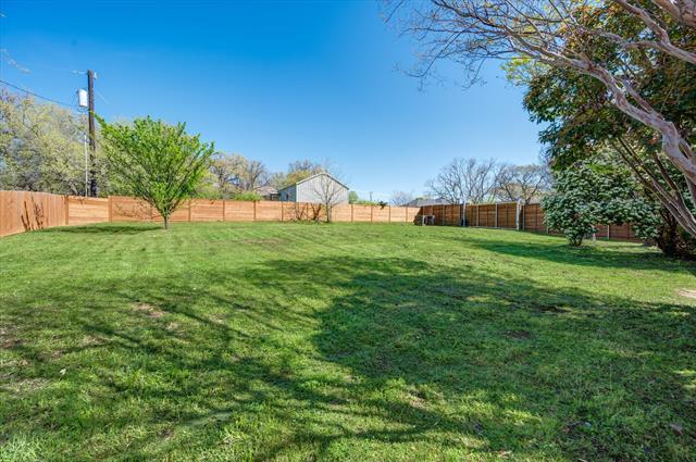 Building Photo - 304 Oak Dr