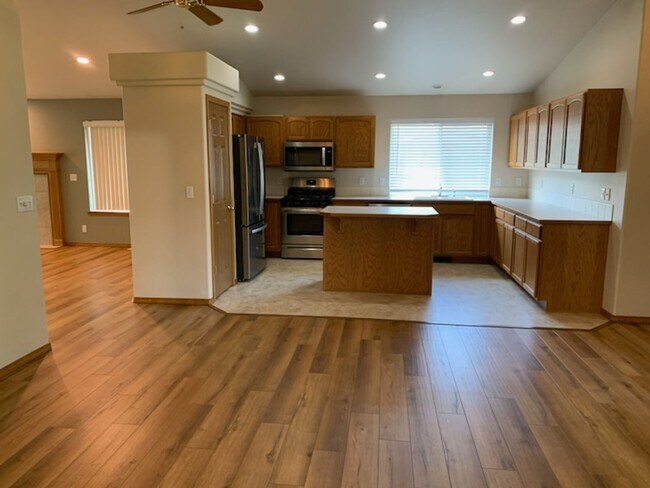 Building Photo - CDA Place Garden Home in Gated Community!