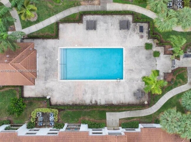 Building Photo - 570 S Park Rd