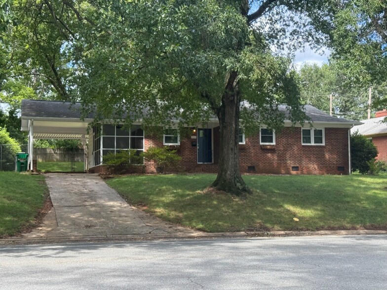 Primary Photo - 701 Seneca Pl