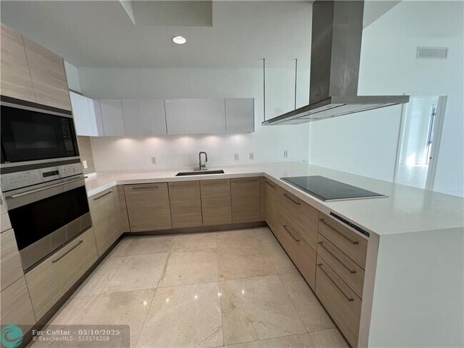 Building Photo - 17301 Biscayne Blvd