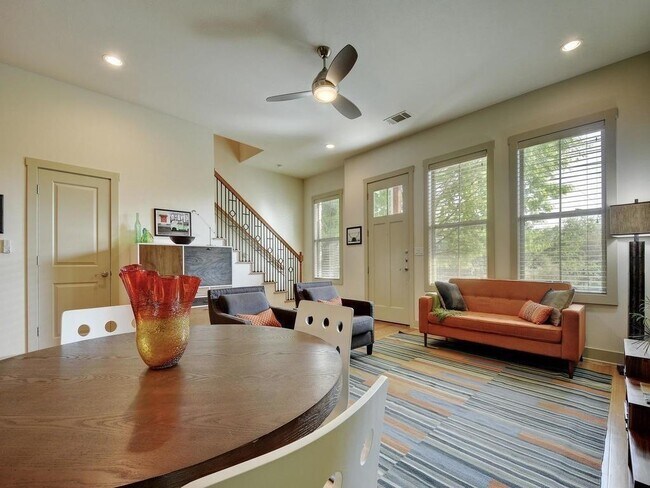 Building Photo - 2520 Bluebonnet Ln
