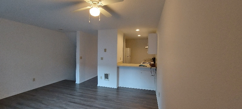 Building Photo - 2214 Maplewood Dr S