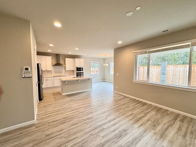 Building Photo - 7467 87th Dr NE