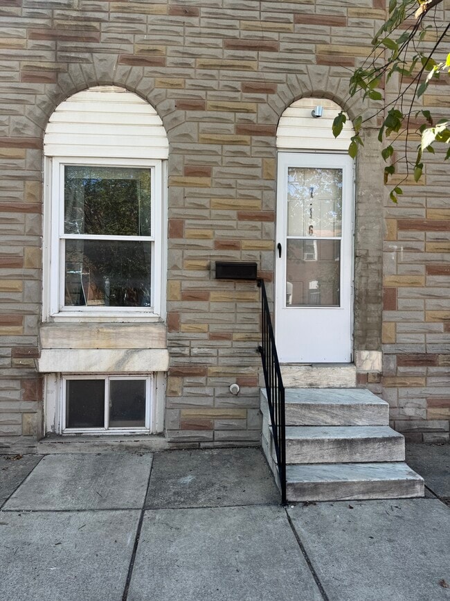 Building Photo - 716 N Milton Ave