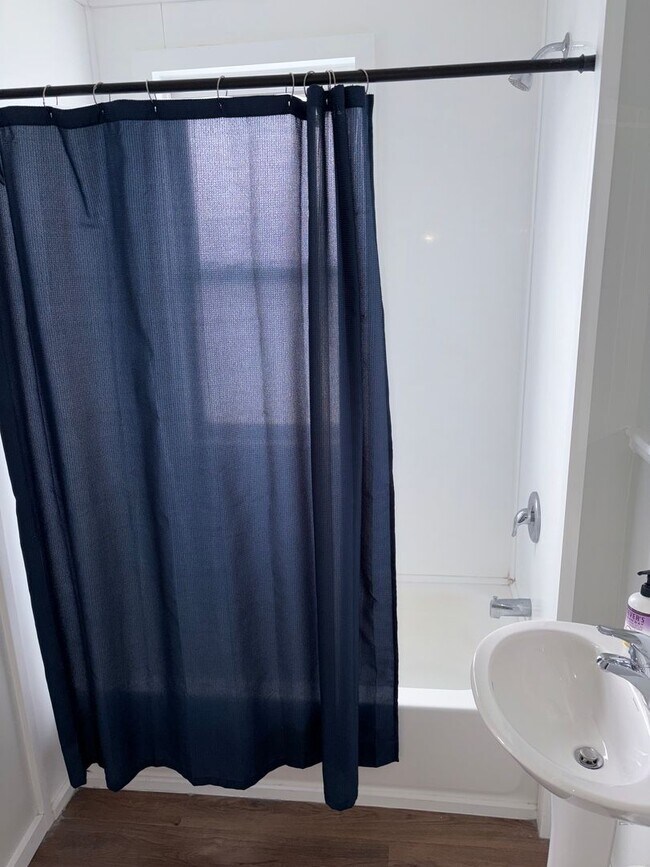 Building Photo - Cozy 1 Bed,1 Bath partially furnished apartment located in The Heart Of Elizabethtown!